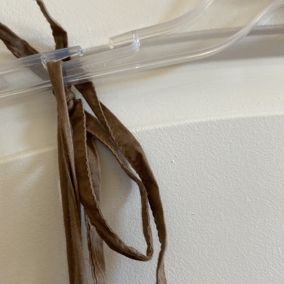 Beautiful brown vacation dress with white embroidery in size M - Picture 11 of 11